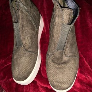 Olive Green faux suede Wedged Sneakers with Zippers Size 9